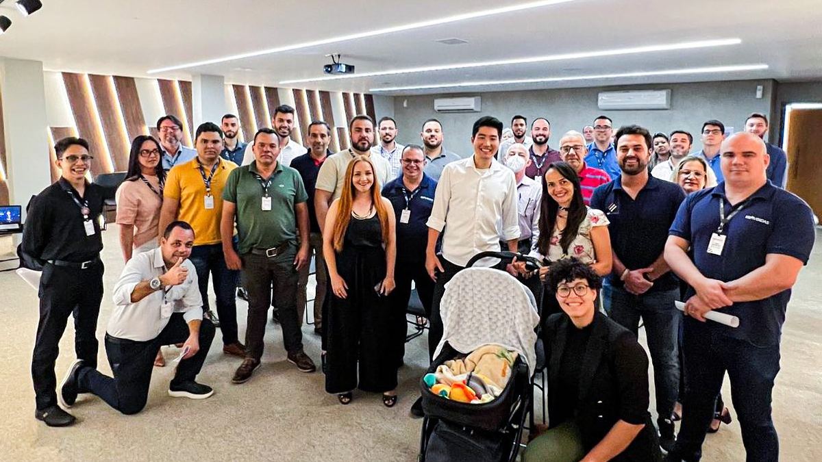 Treinamento in company sendo conduzido no auditório da empresa cliente